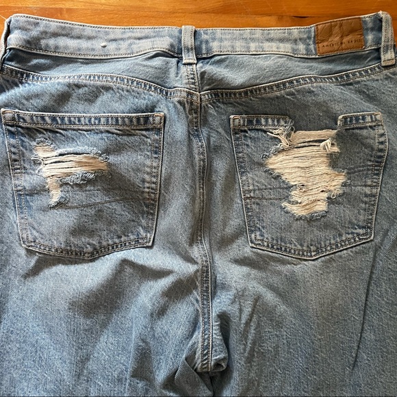 AE Ripped Mom Jean - Picture 6 of 6